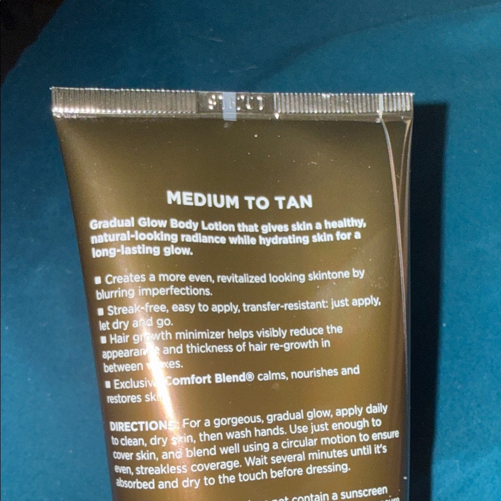 Glow It Gradual Glow Body Lotion - Medium to Tan - Picture 4 of 5